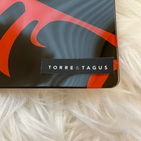 Torre & Tagus Decorative Plate (Stunning black and Red) with stand

$50 - Picture 2 of 5